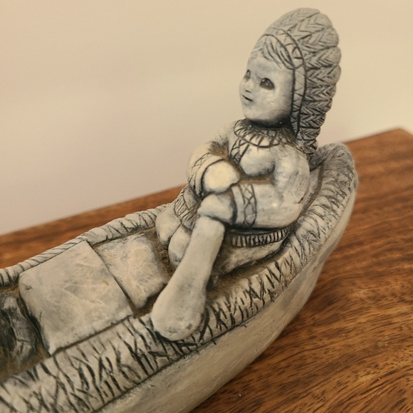 Vintage Handmade Volcanic Ash Native American Canoe Sculpture. - Picture 8 of 12